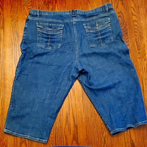 Capri Jeans - Picture 2 of 2